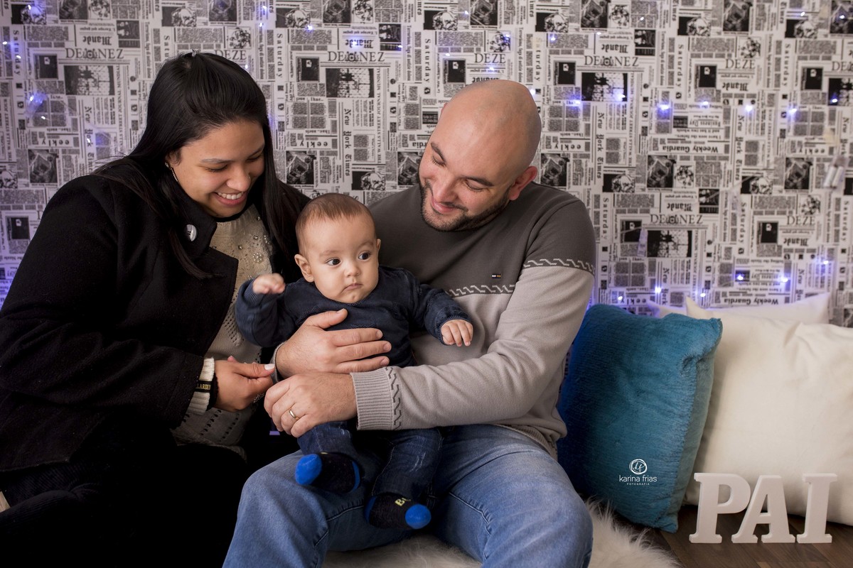 a familia posa para a fotografa de familia de caxias do sul, karina frias