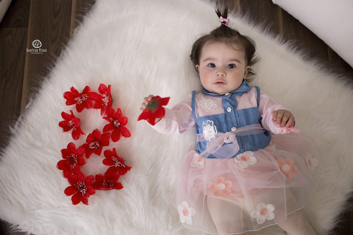 no ensaio utilizamos flores para representar o numero do mes da bebe