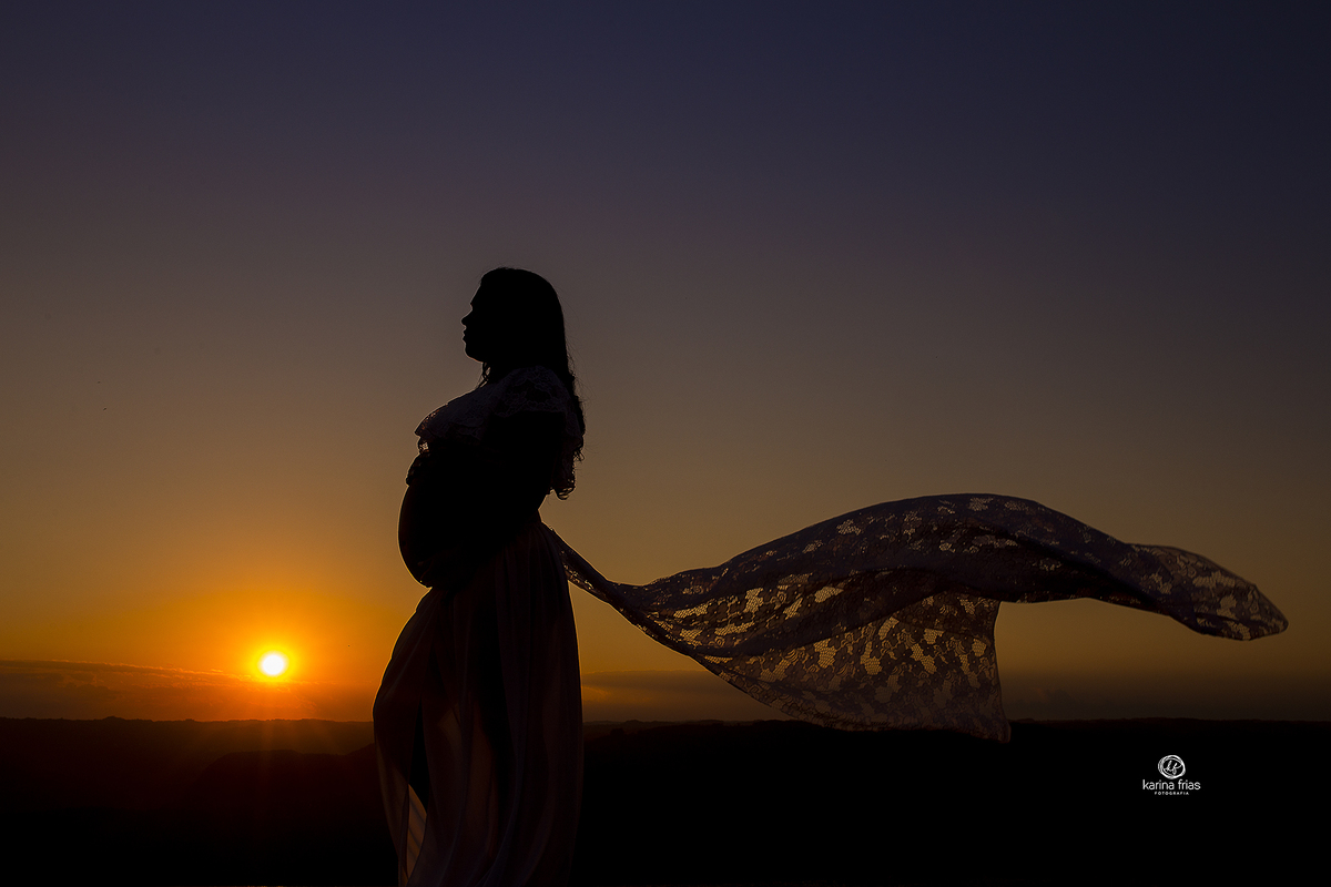 no ensaio de gestante externo, esperamos o por do sol