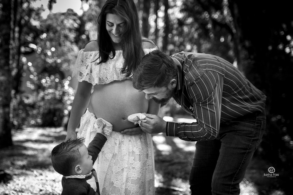 no ensaio de gestante a familia enterte o filho