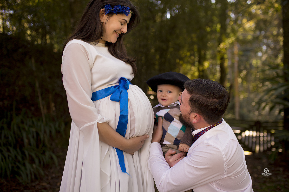 no ensaio externo, a familia brinca