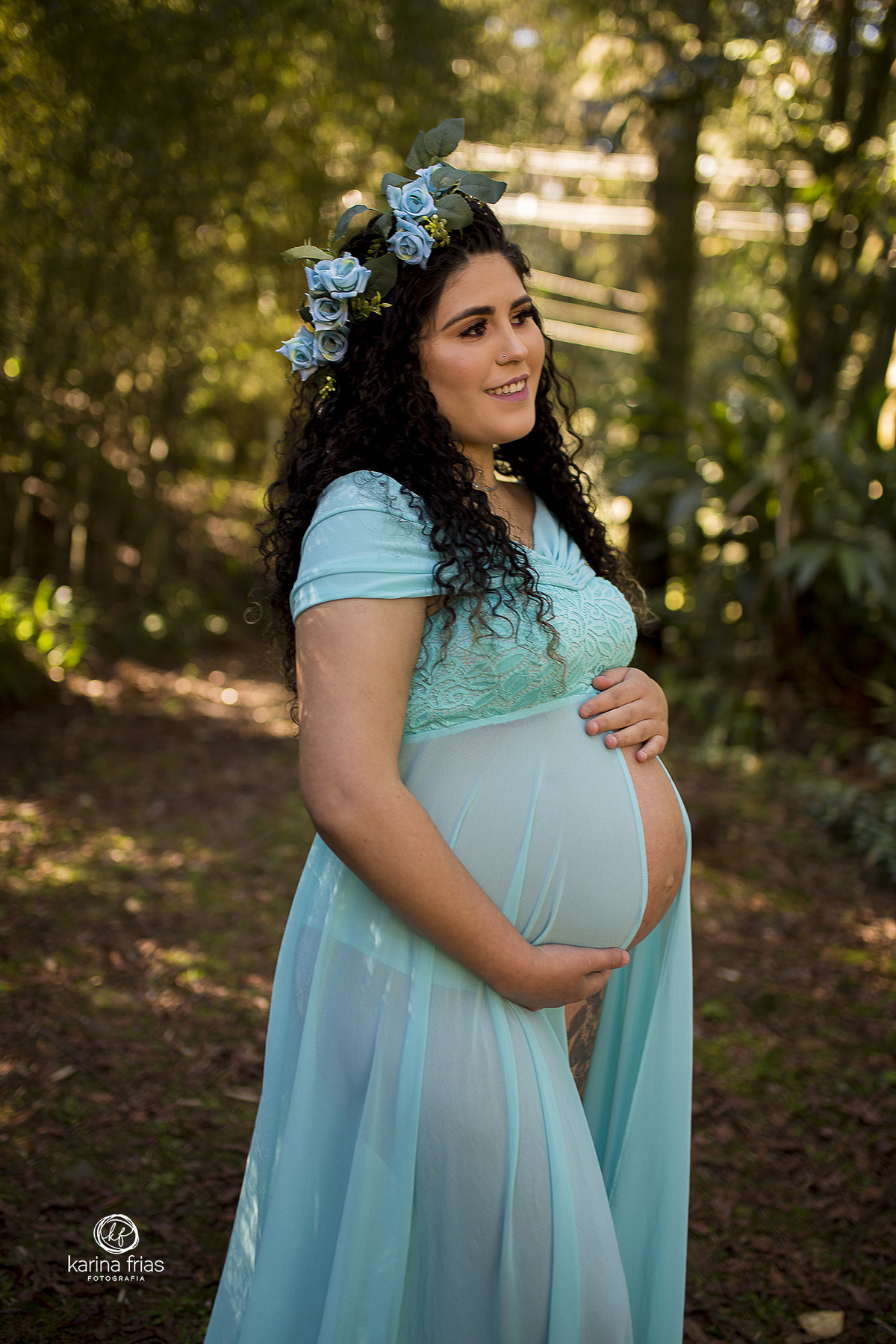 no ensaio de gestante externo utilizamos coroa de flores