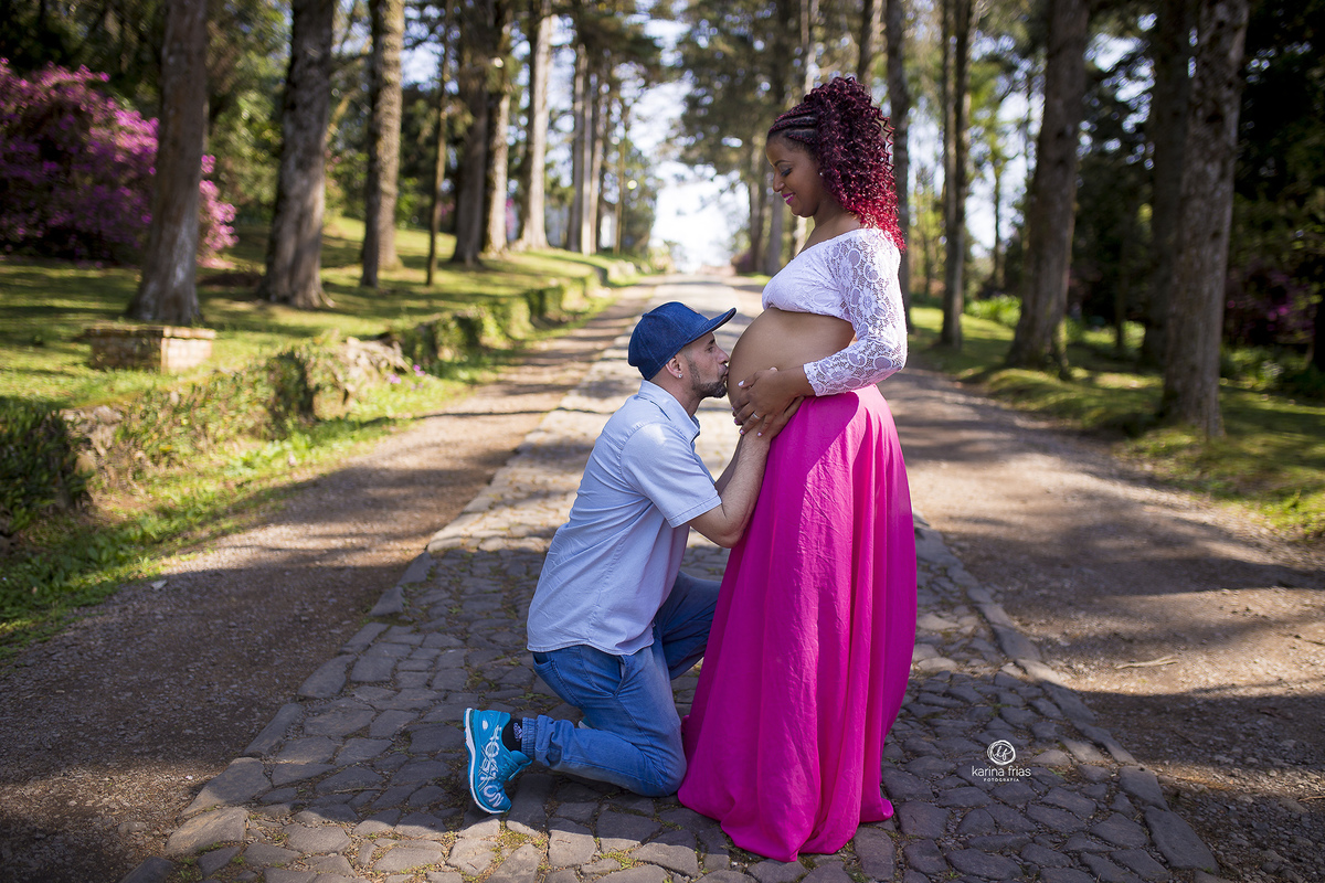 no book de gestante fazemos o pai beijar a barriga da mae