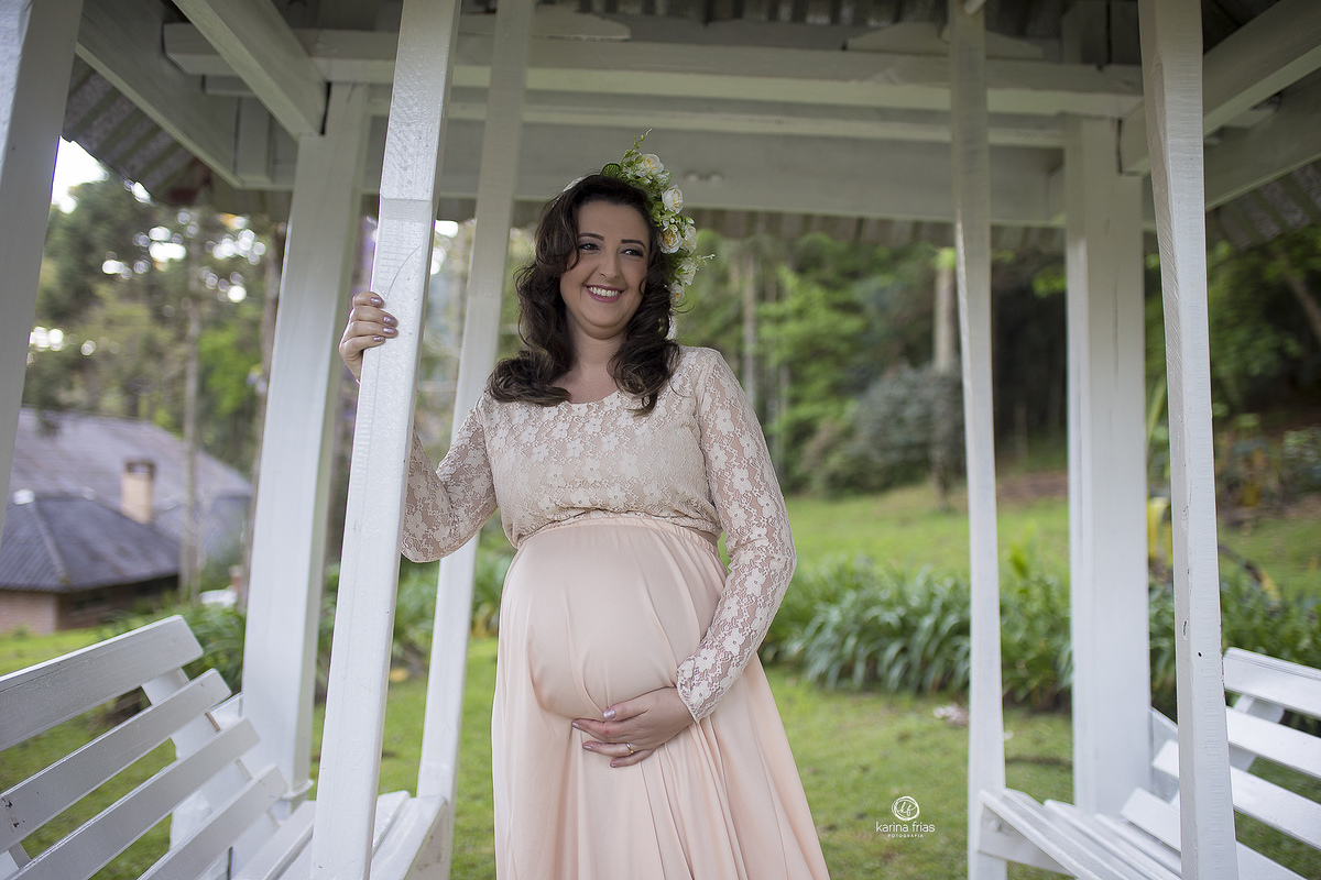 a gestante esta em cima do balanço em parque de caxias do sul-rs