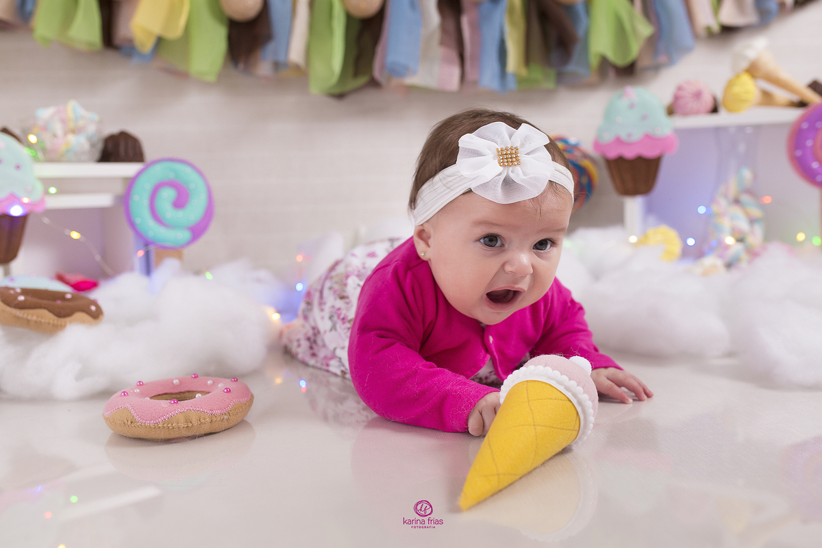 a bebe sorri para a fotografa de familia de caxia do sul, karina frias