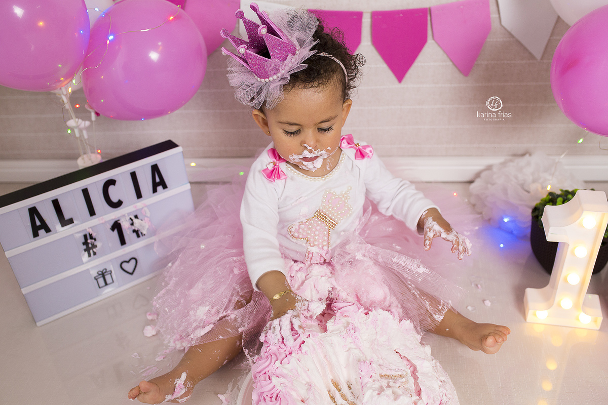 o bolo se torna super atrativo devido as cores