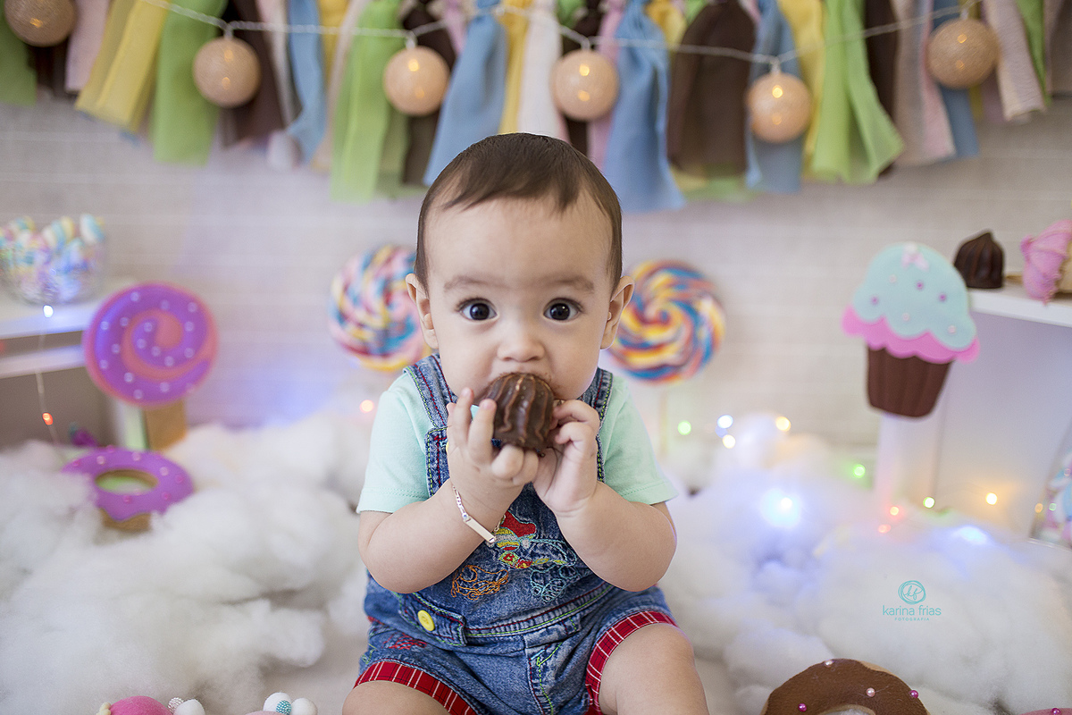 nas fotos infantis deixamos a criança comer