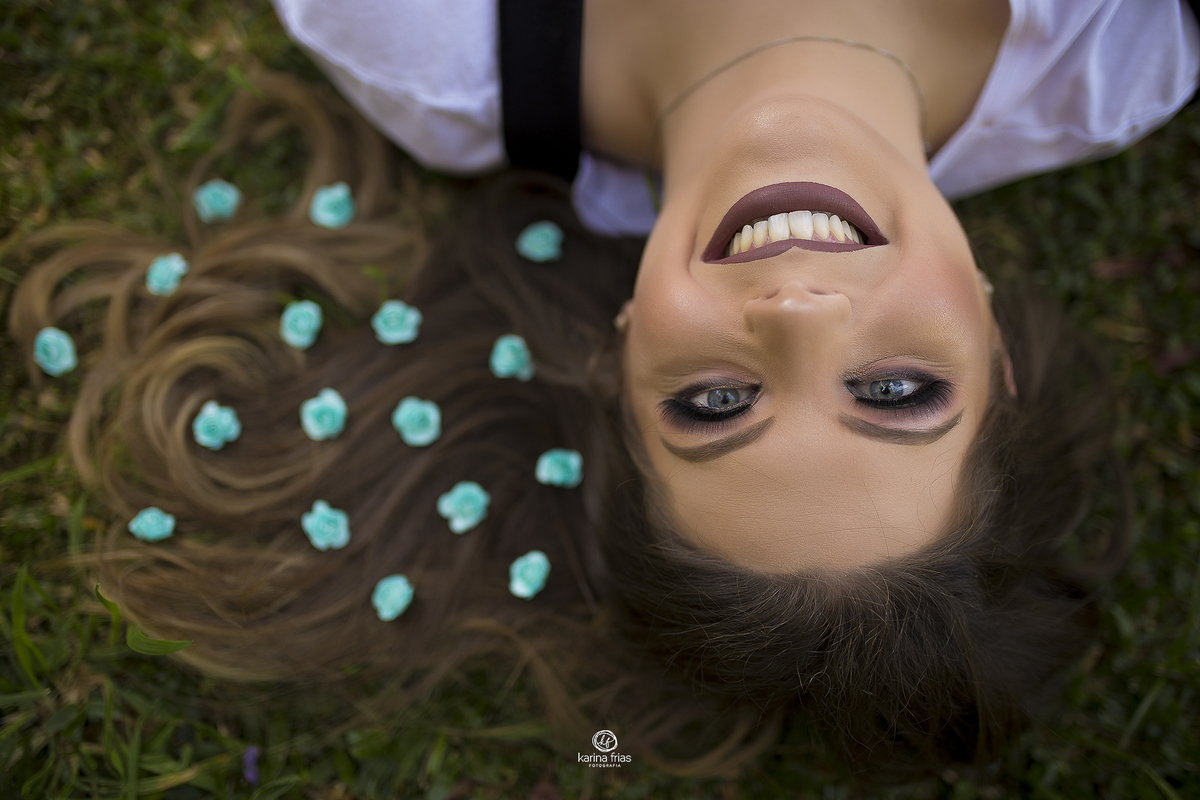 utilizamos flores como acessorios para a sessão de fotos