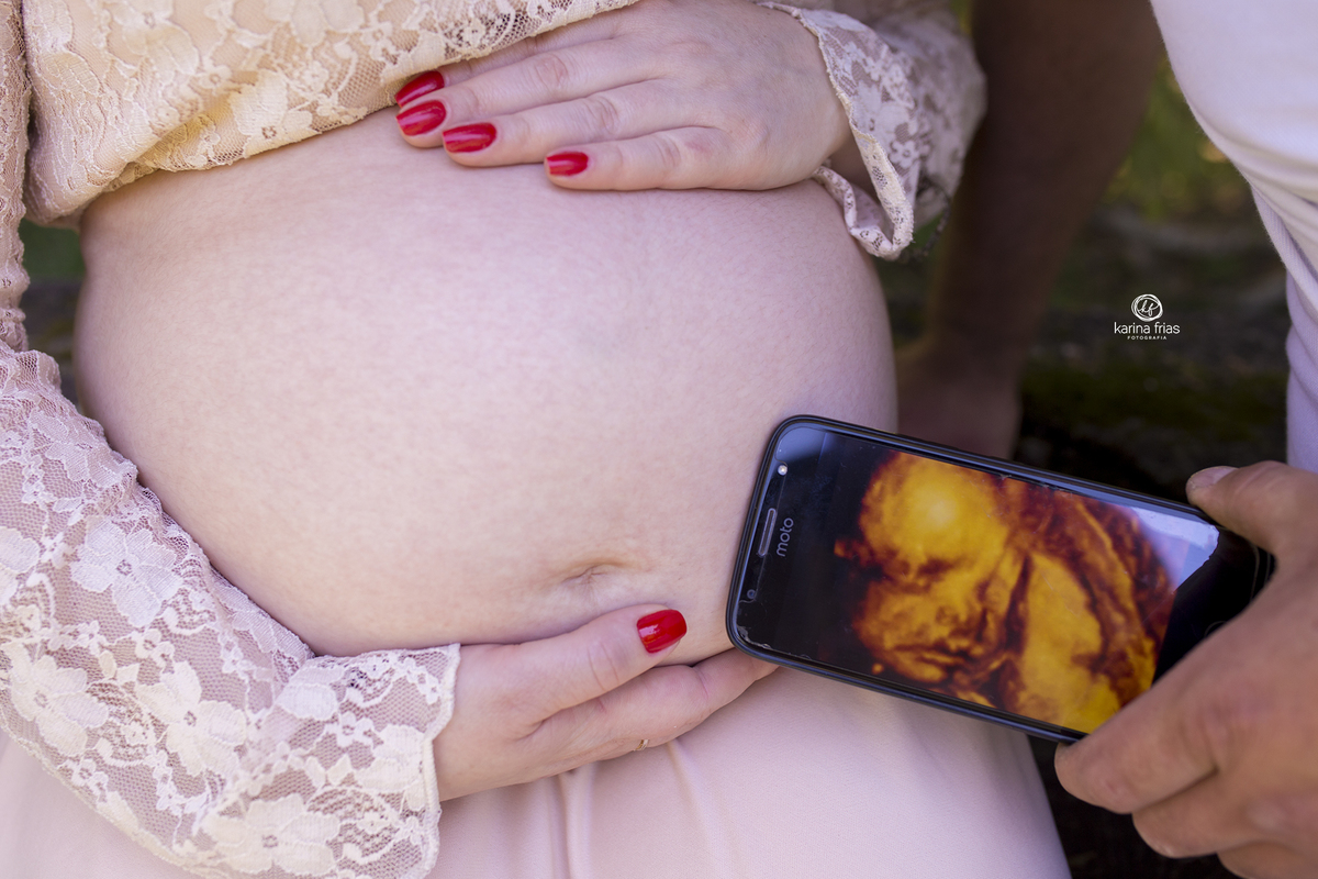a fotografa de gestante de caxias do sul, pediu para os pais levarem a ecografia para as fotos do book