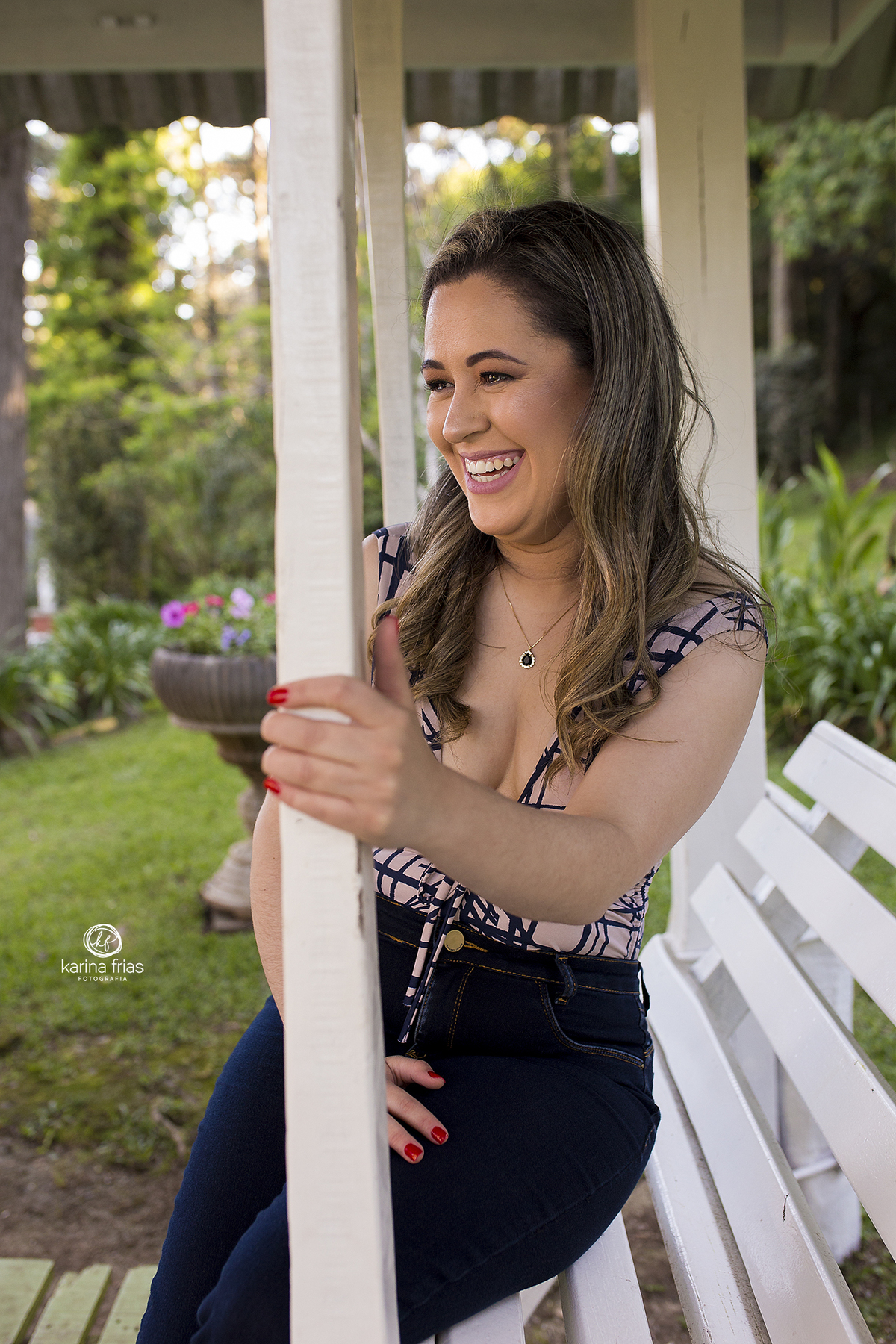 a modelo esta no balanço durante sessão externa