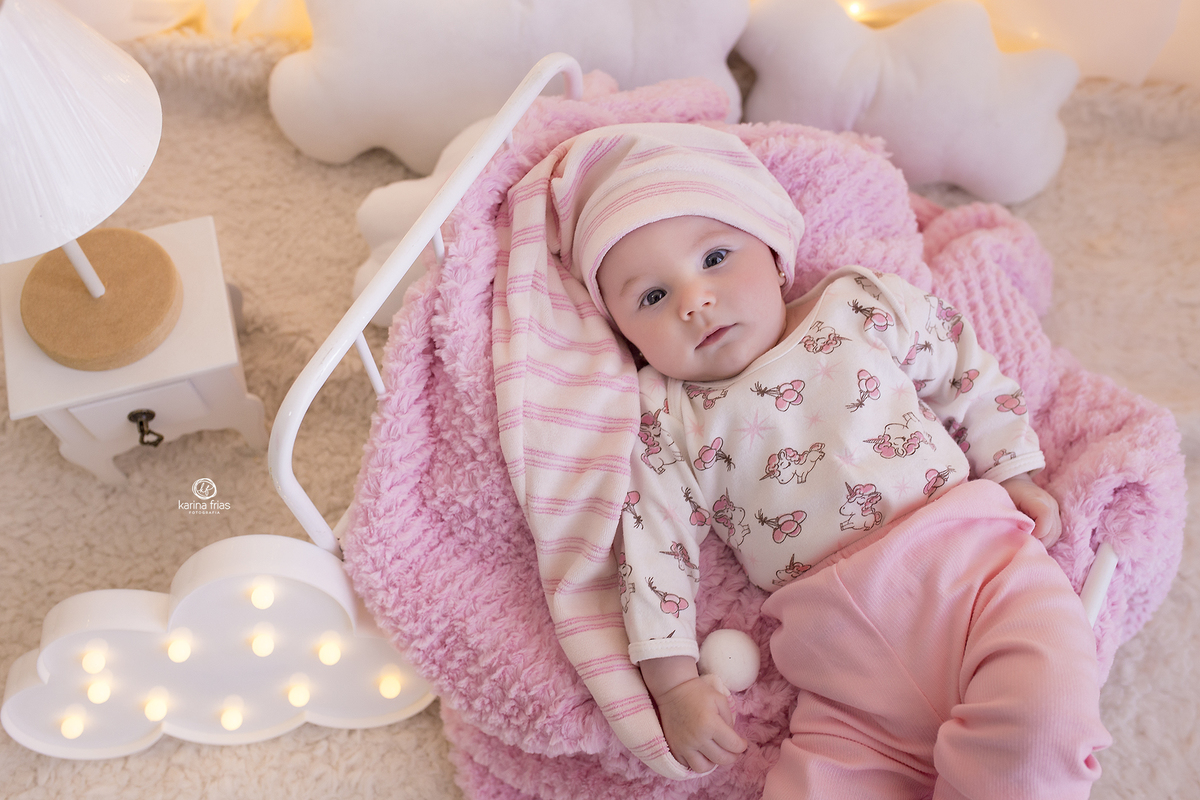 a menina olha para a fotografa de caxias do sul, karina frias