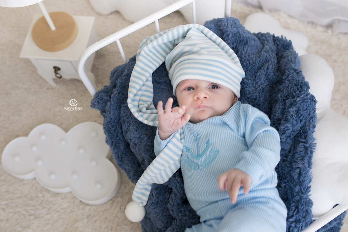 O menino olha para a fotografa de familia, karina frias de caxias do sul-rs