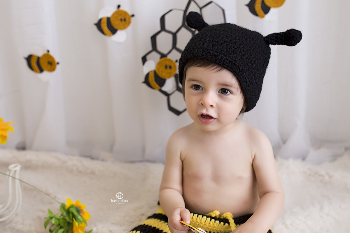 no ensaio em estudio vestimos a menina de abrlhinha