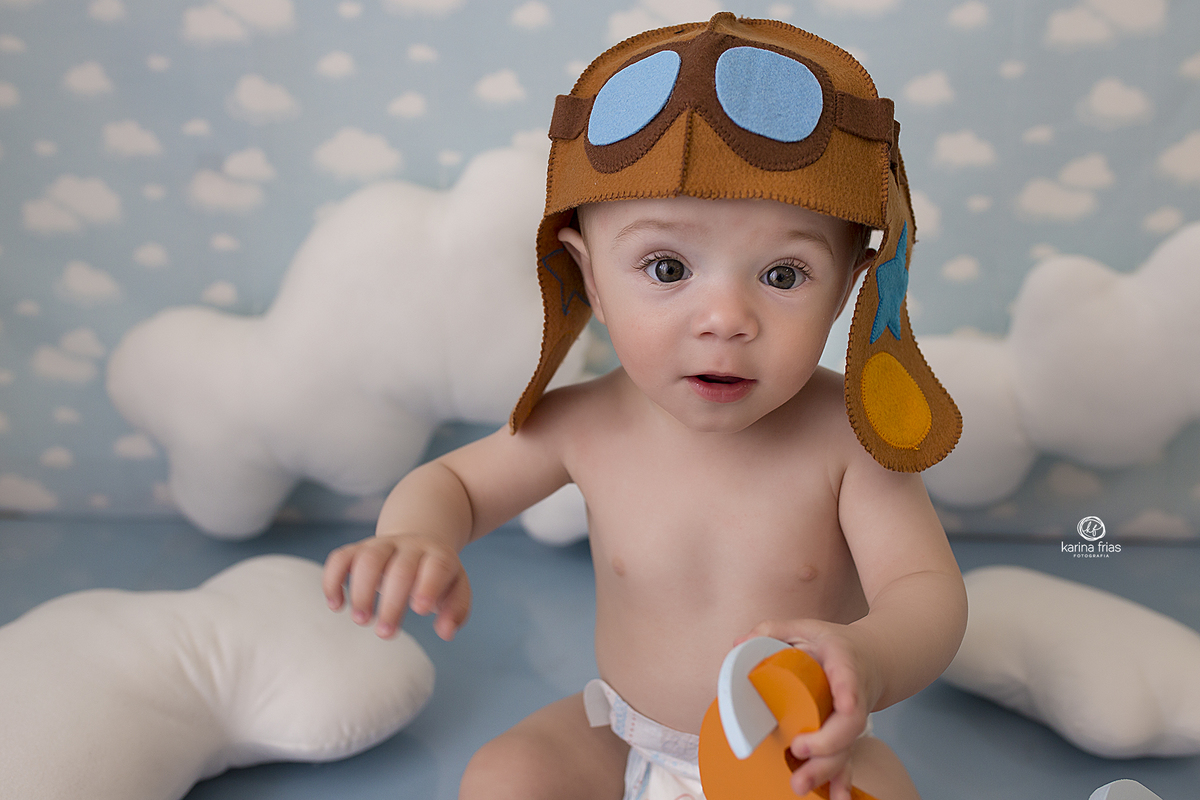 o menino olha para a fotografa de familia de caxias do sul, karina frias