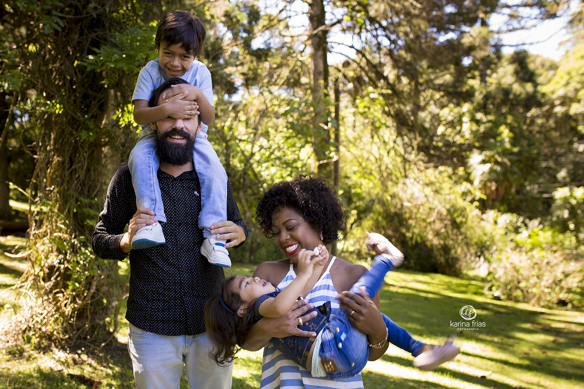 no ensaio externo a familia se diverte