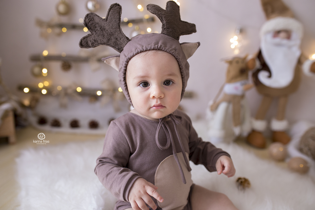 o menino olha para a fotografa de familia, karina frias