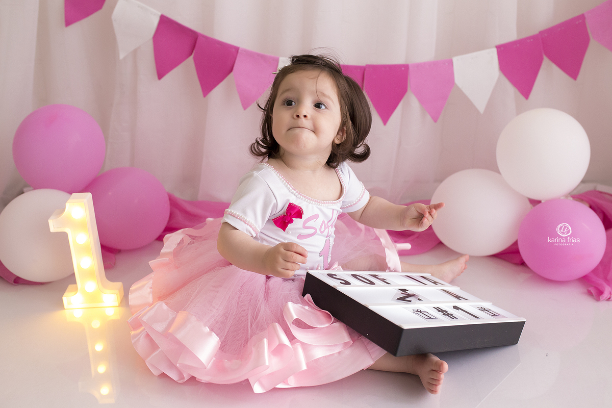 no ensaio infantil a mae decidiu fazer o smash the cake