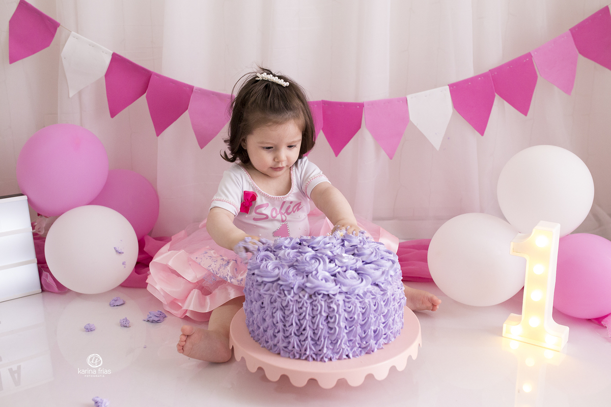 no ensaio smash a menina descobre o bolo