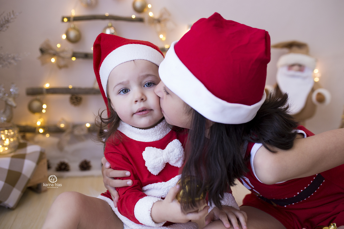 a irma beija a outra no ensaio natalino