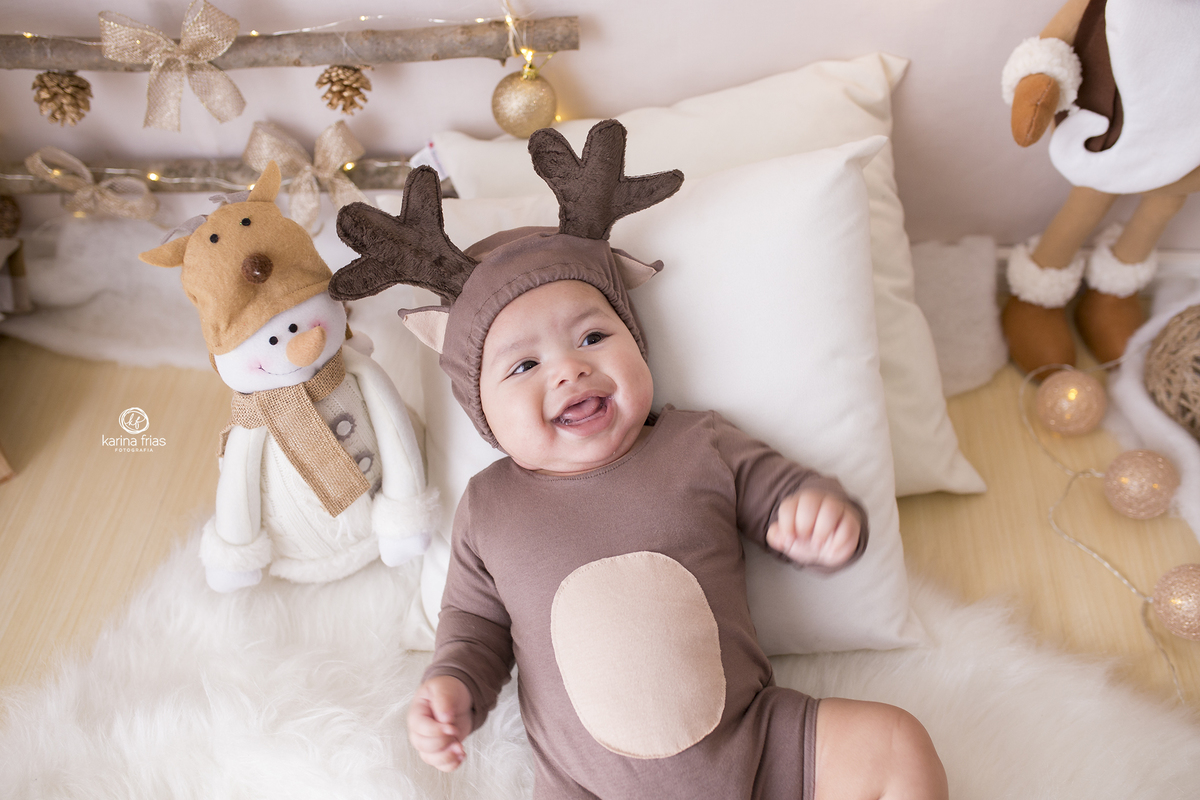 o bebe sorri para a fotografa infantil de caxias do sul, karina frias