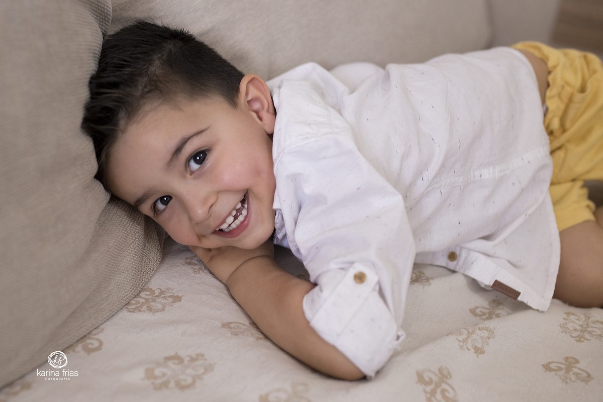 o menino estava se escondendo da fotografa de familia de caxias do sul, karina frias