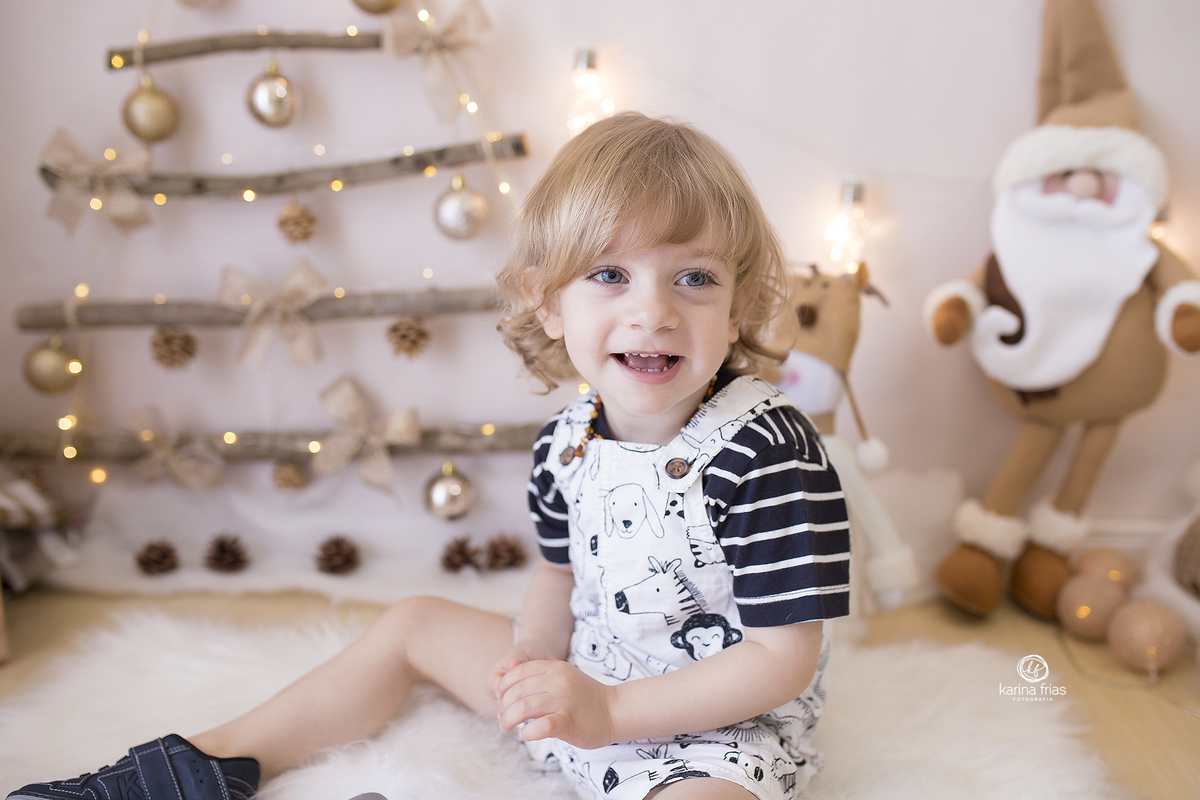 o menino sorri para a fotografa de caxias do sul-rs