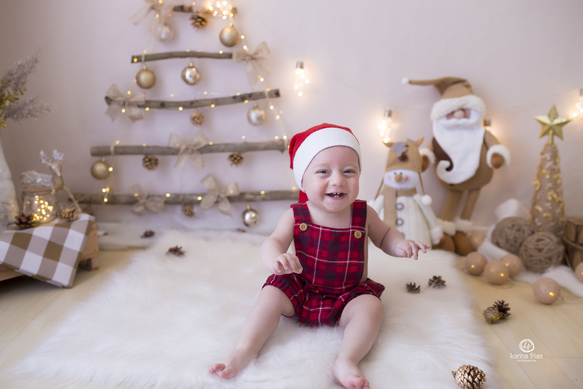 o menino ri para a fotografa de familia de caxias do sul-rs