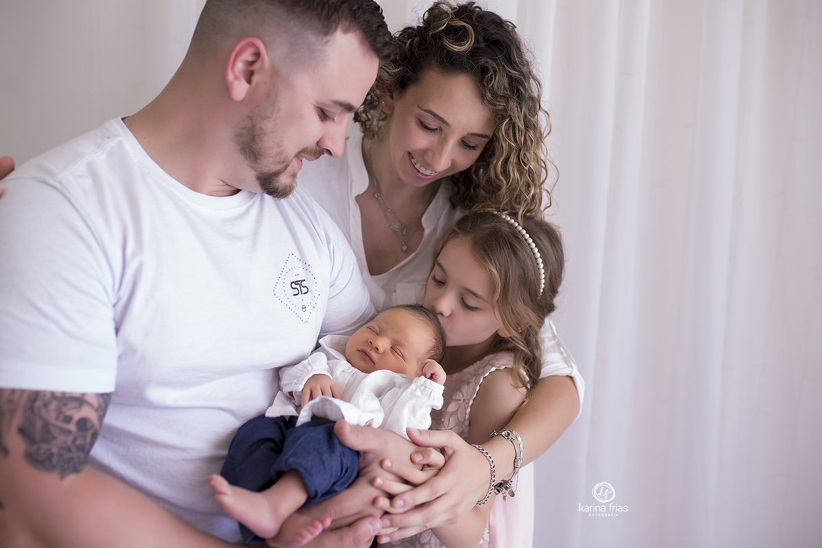 a familia se reune para a sessão de fotos