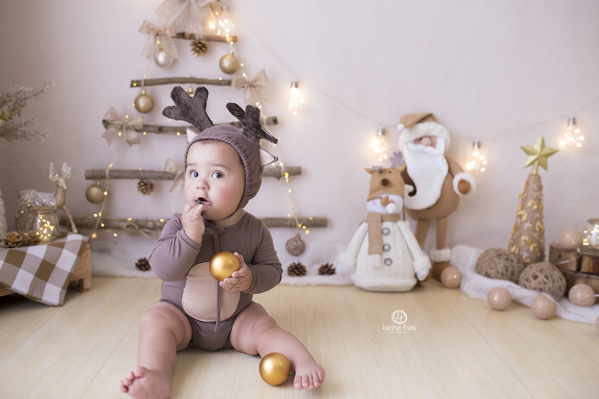 no ensaio infantil a criança olha desconfiada