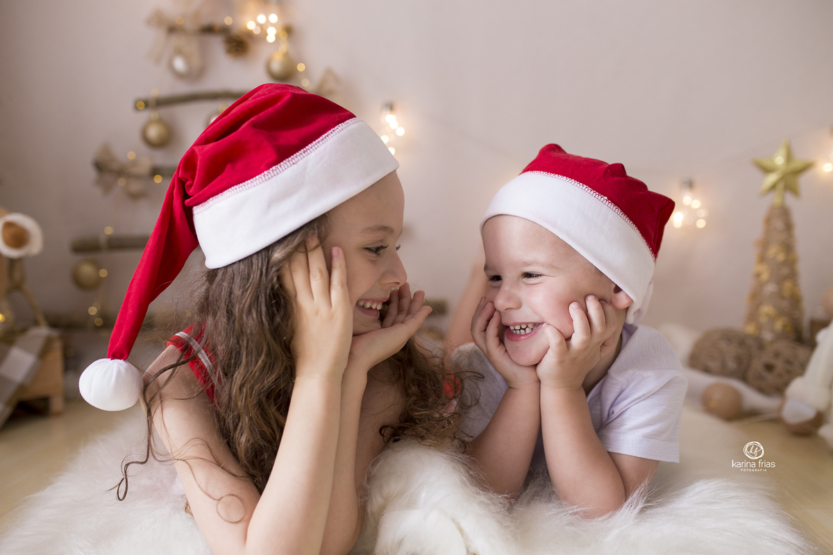 os primos se olham durante a sessão