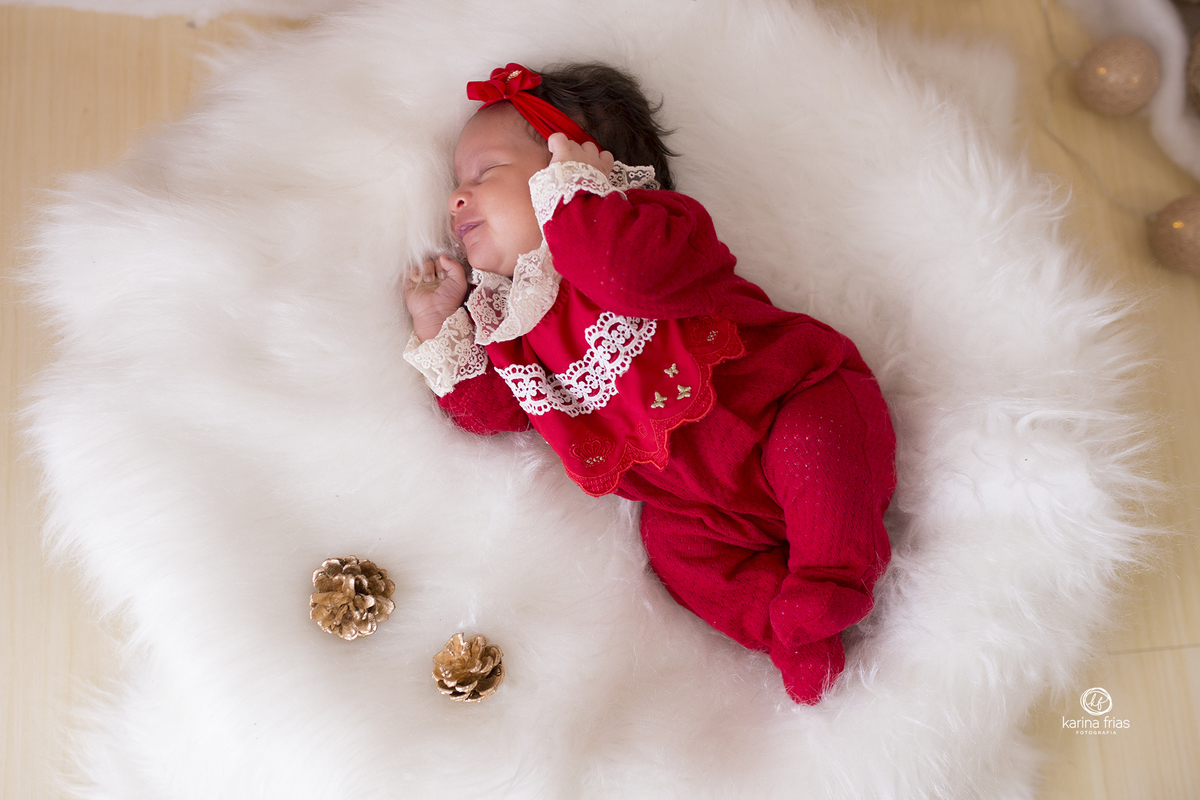 a bebe dorme nas fotos de acompanhamento mensal