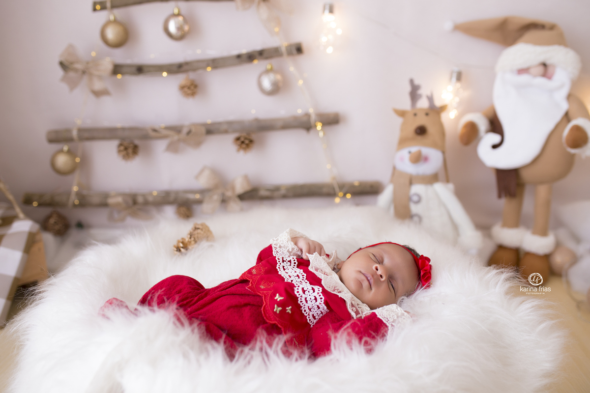 no ensaio infantil a menina dorme