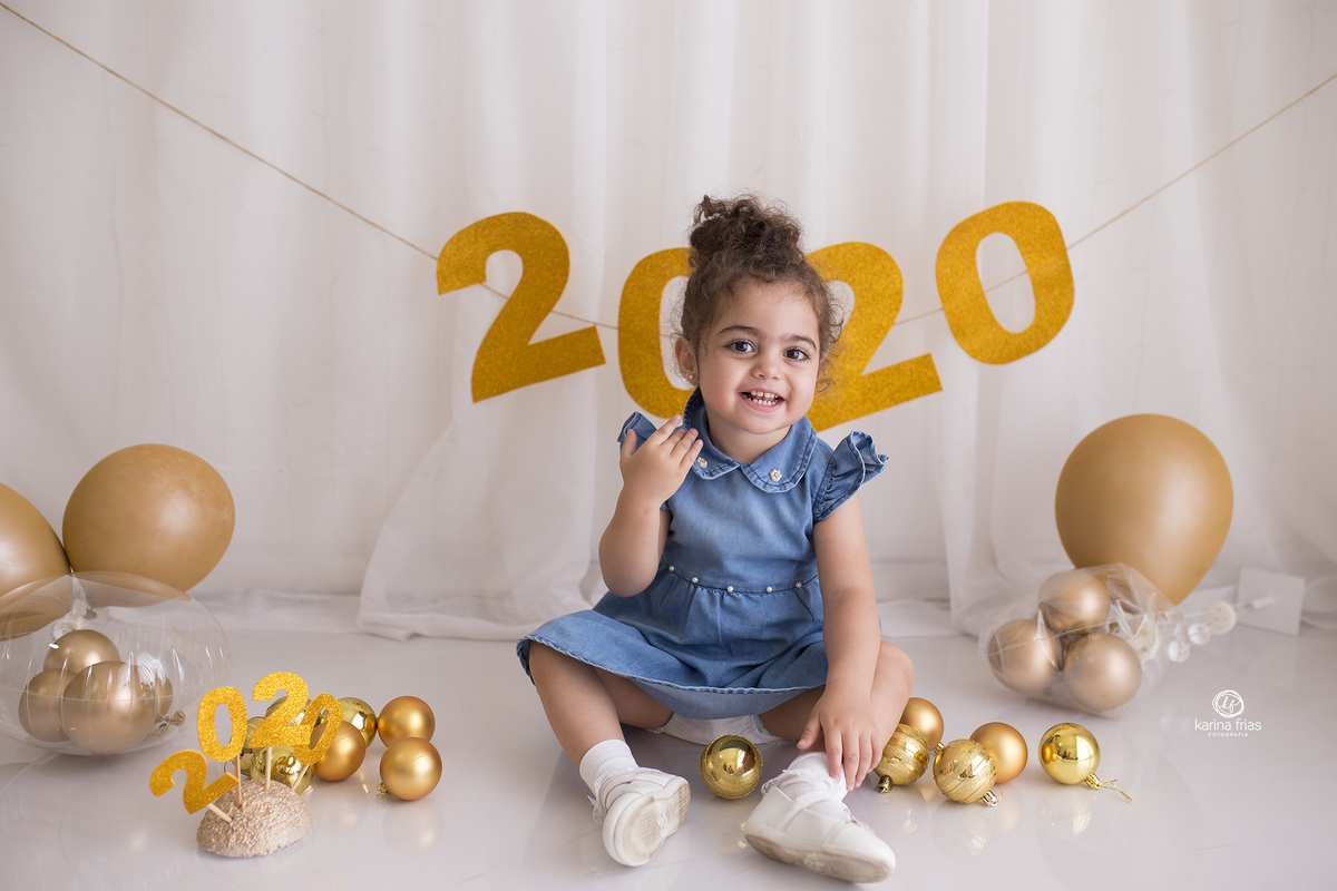 a menina olha para a fotografa de caxias do sul