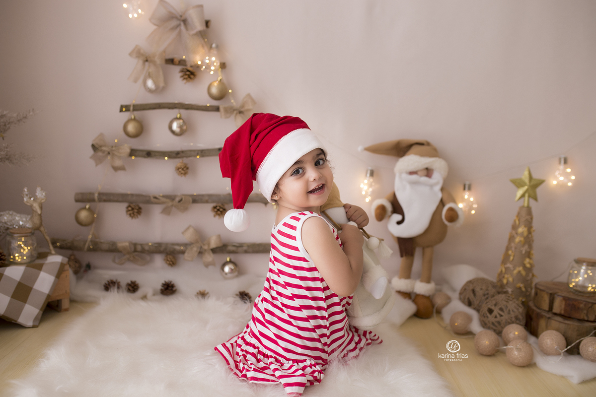 a menina se vira para a fotografa de caxias do sul para fazer a foto