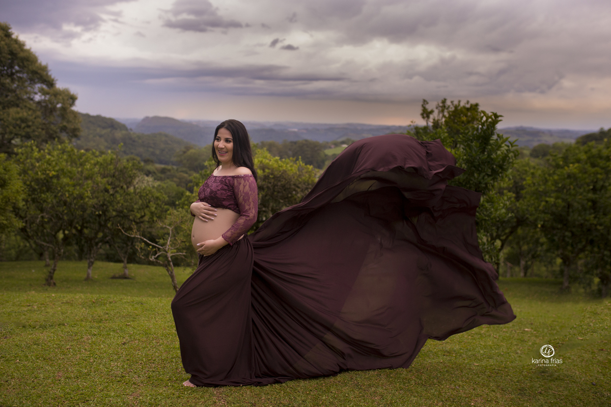 no ensaio de gestante jogamos a saia