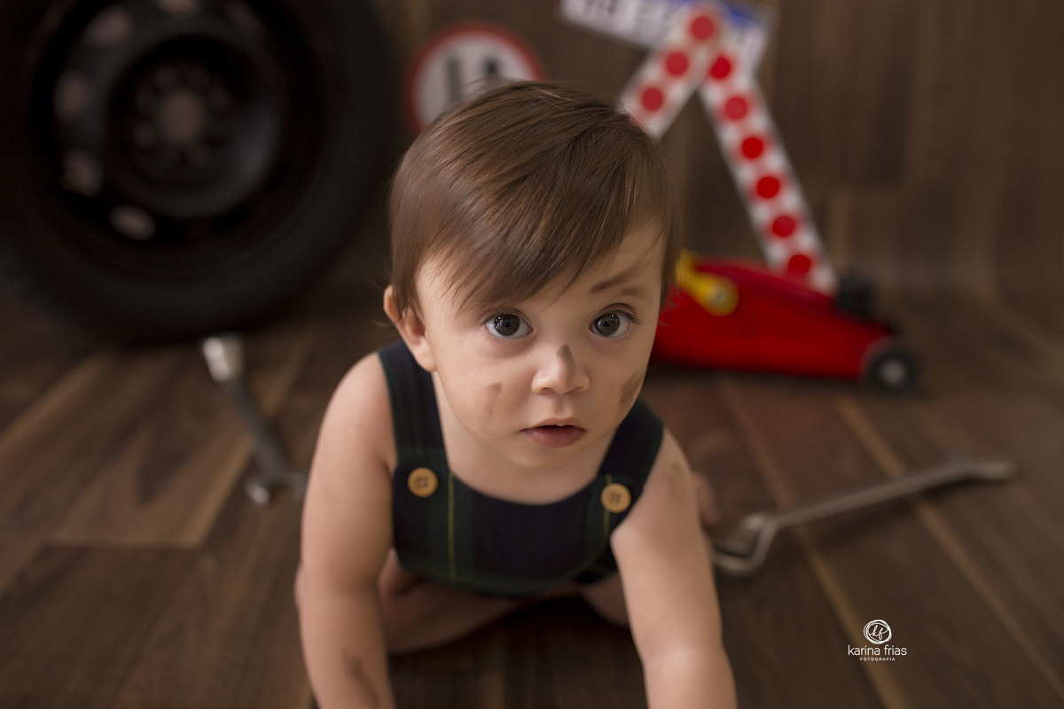 o menino olha para a fotografa de familia de caxias do sul-rs