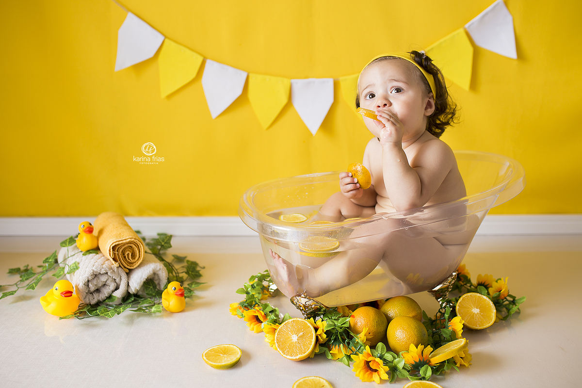 a bebe come a laranja da banheira