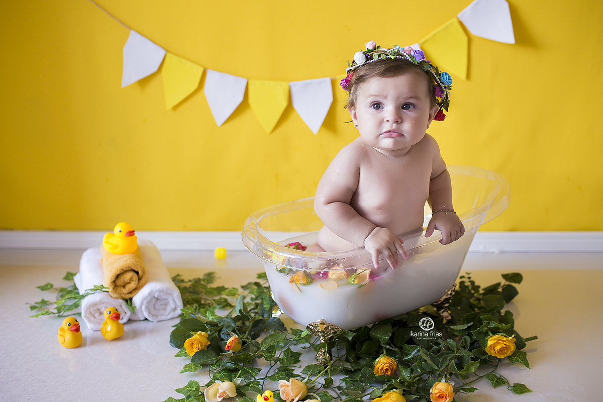 a bebe tenta sair da banheira no acompanhamento mensal realizado em caxias do sul-rs