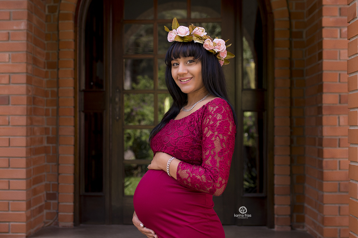 a gestante posa para a fotografa de caxias do sul