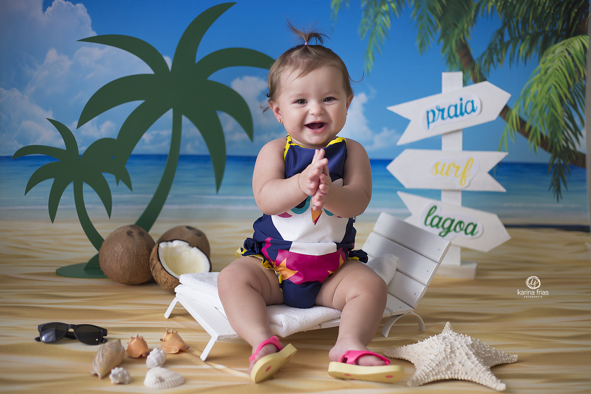 a bebe bate palmas durante sessão de fotos