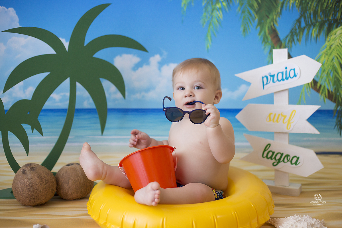 no ensaio infantil o bebe usa o oculos