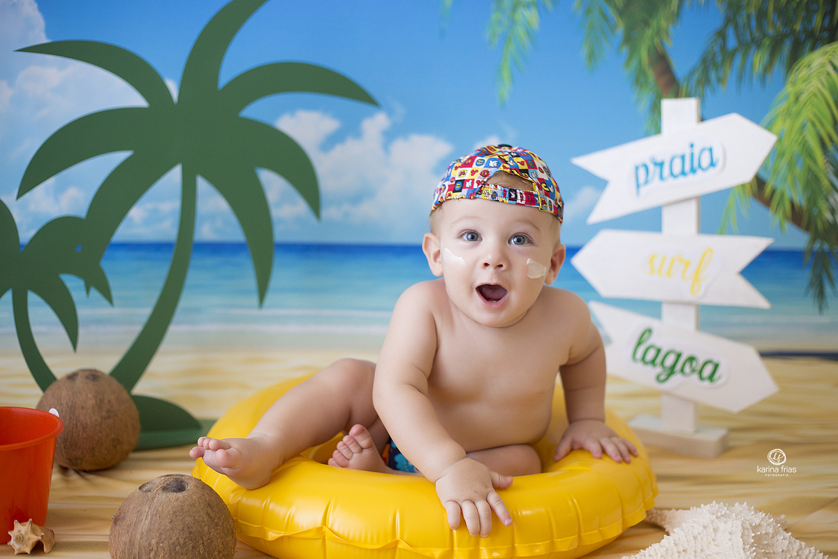 no ensaio infantil em caxias do sul, a criança sorri