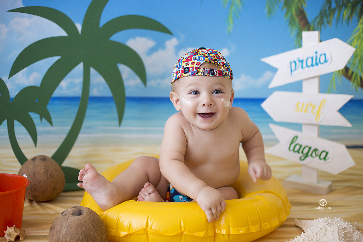 a fotografa de familia karina frias registra o sorriso do bebe