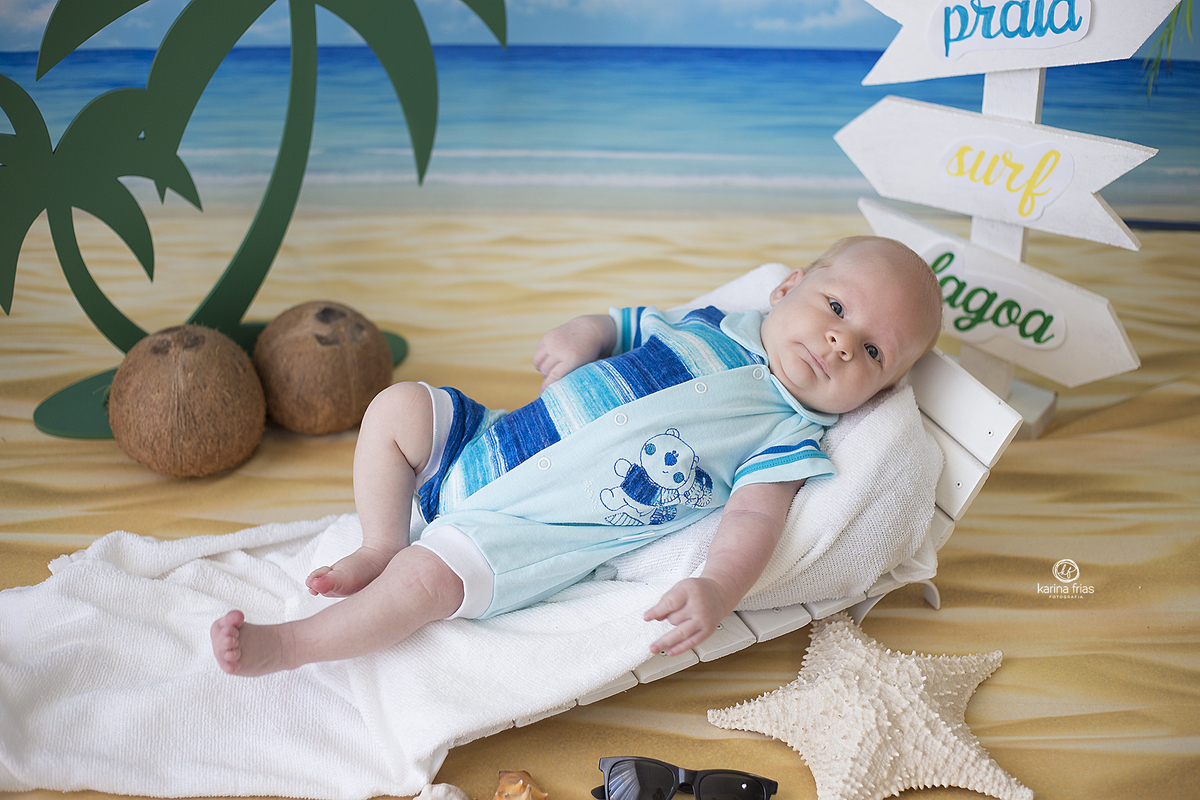 o menino olha para a fotografa de bebes de caxias do sul-rs, karina frias