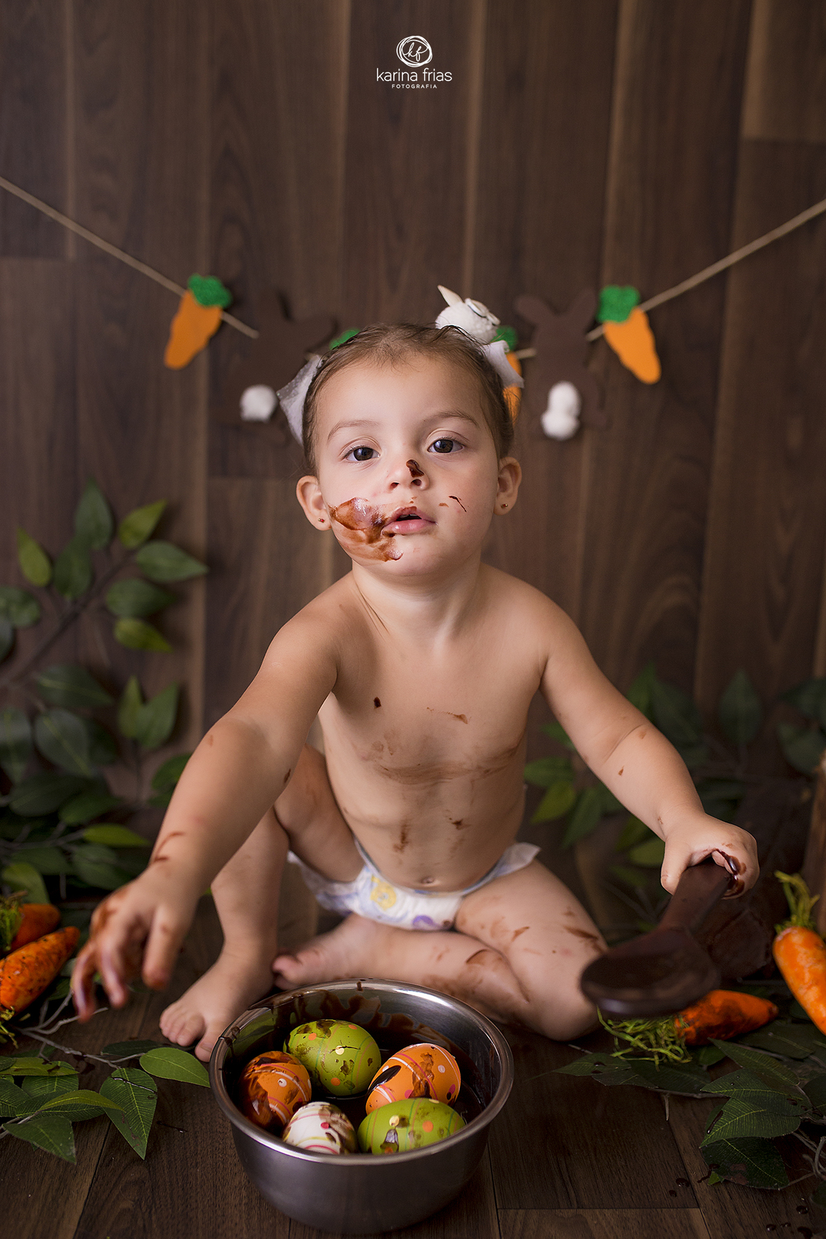 a menina olha para a fotografa de crianças de caxias do sul-rs