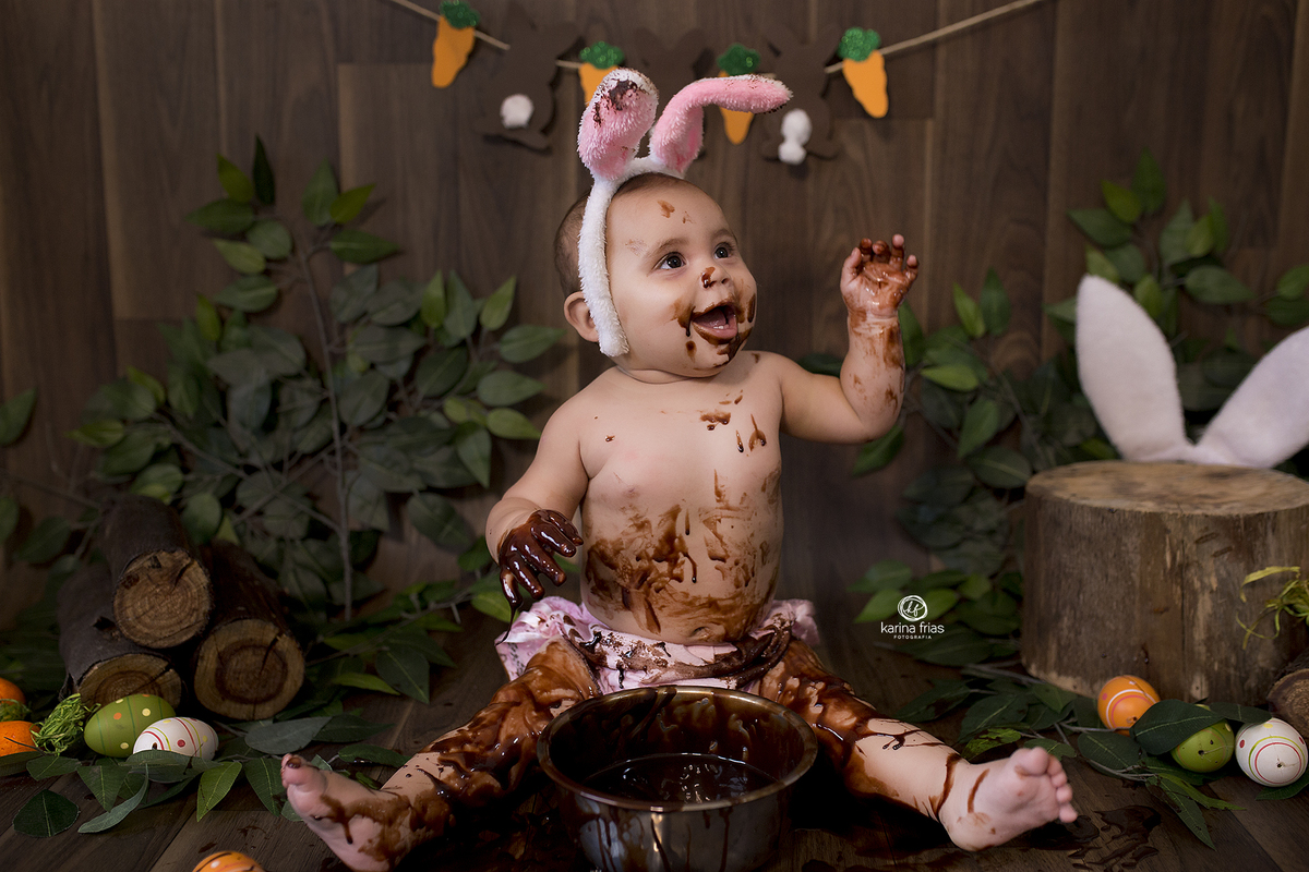 no ensaio infantil em caxias do sul, a menina se diverte