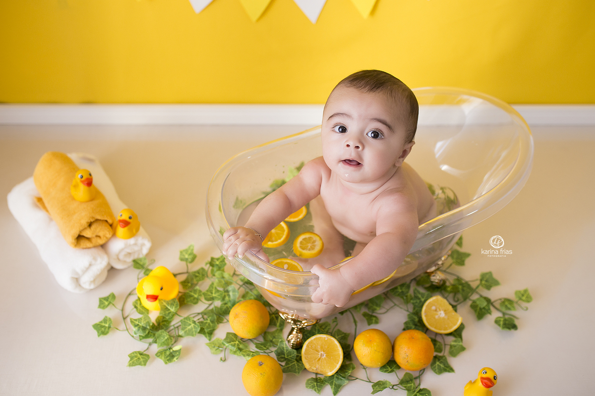o menino olha para a fotografa de familia de caxias do sul, karina frias