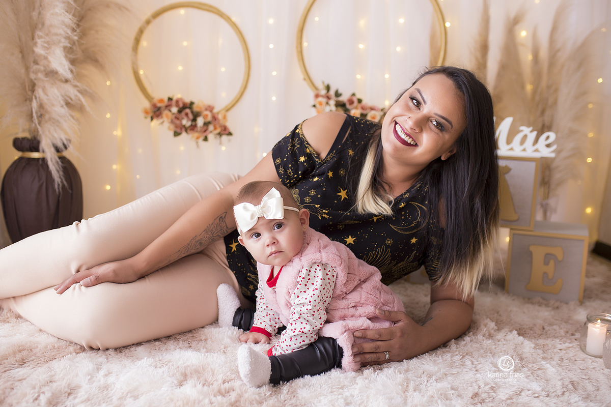 as modelos olham para a fotografa de familia de caxias do sul, karina frias