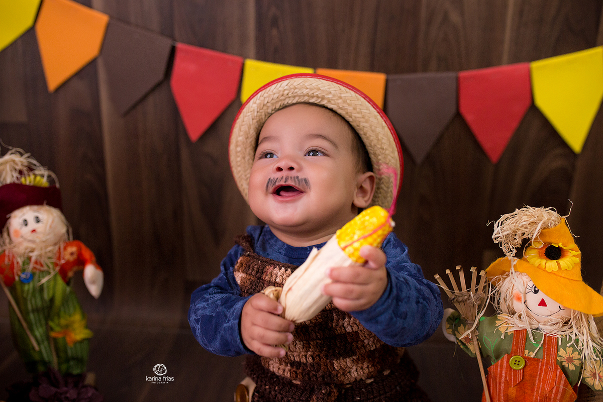 o bebe sorri para a fotografa de familia de caxias do sul, karina frias