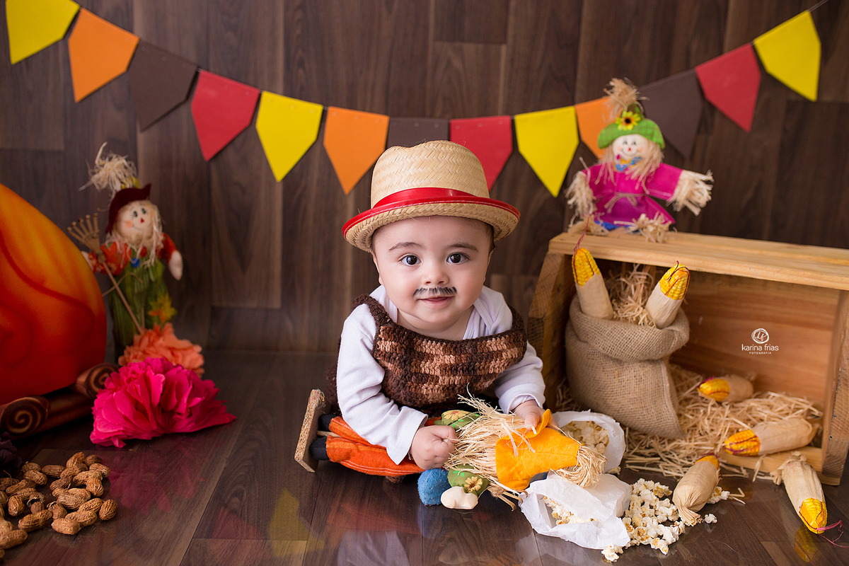 O BEBE SORRI PARA A FOTOGRAFA DE CAXIAS DO SUL, KARINA FRIAS